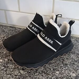 U.S. Polo Assn. Black/White Sherba Lined Sneakers. Size 6 NWT